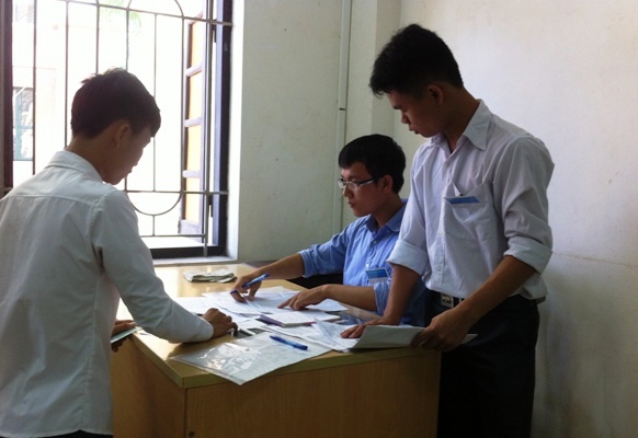 Hôm nay hàng trăm nghìn thí sinh làm thủ tục dự thi đại học đợt 1